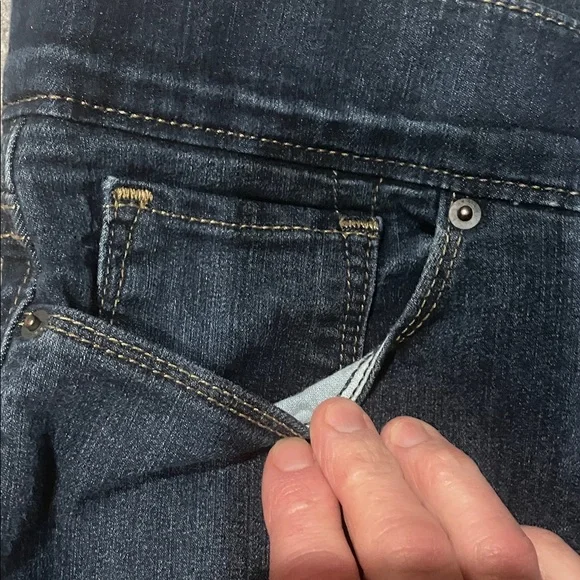 Levi’s High Rise Dark Blue Jeans - Picture 8 of 12